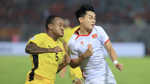 Trực tiếp Việt Nam vs Malaysia: Sergio khen đồng đội, chê hàng tiền vệ Việt Nam 